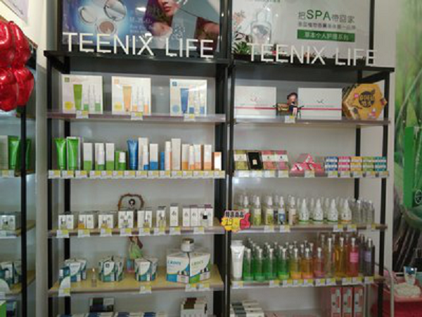強大品牌加盟小資生活 告別化妝品店成本焦慮，批發(fā)渠道敞開財富大門