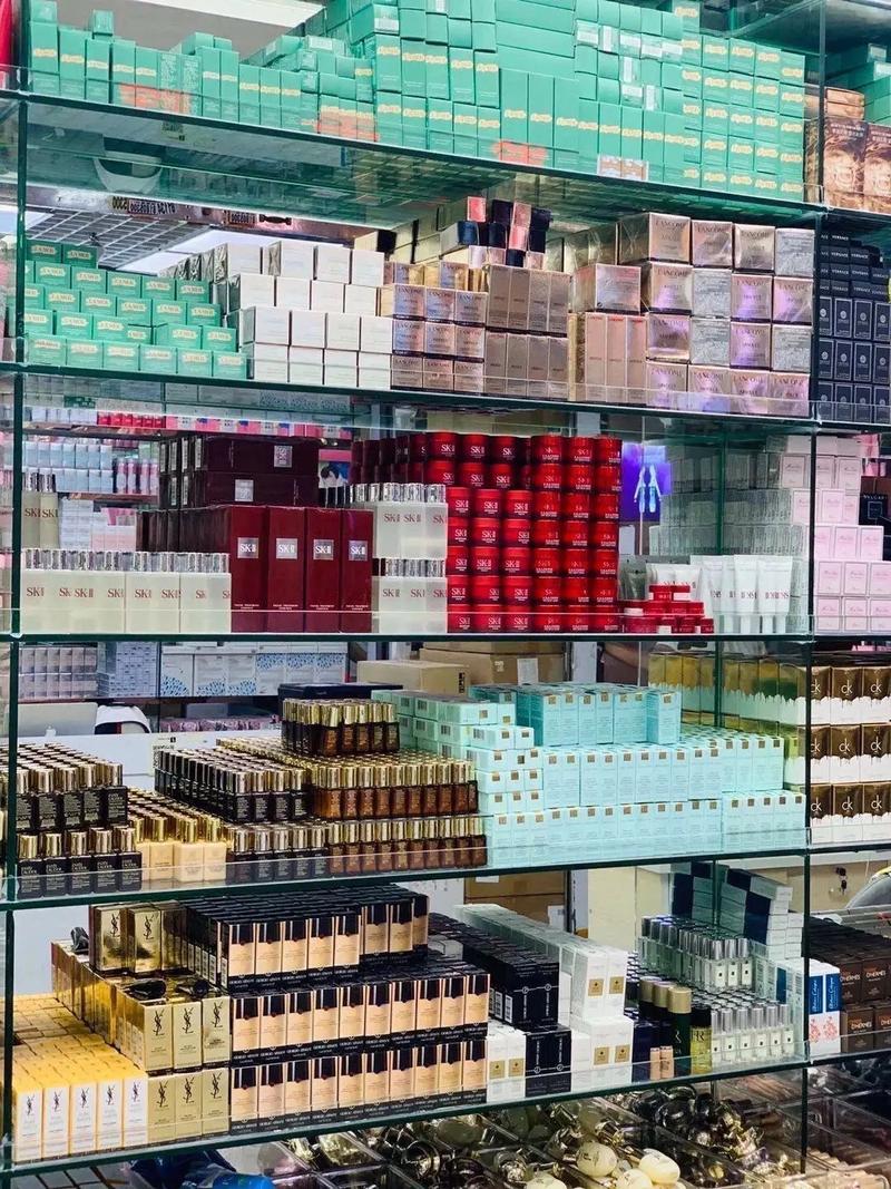 深圳明通化妝品批發(fā)市場拿貨技巧與真?zhèn)舞b別指南（疫情后時代）
